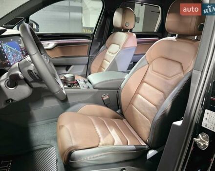 Черный Фольксваген Туарег, объемом двигателя 2.97 л и пробегом 2 тыс. км за 93000 $, фото 27 на Automoto.ua