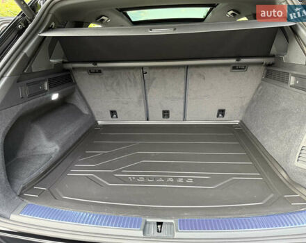 Черный Фольксваген Туарег, объемом двигателя 3 л и пробегом 4 тыс. км за 89950 $, фото 108 на Automoto.ua