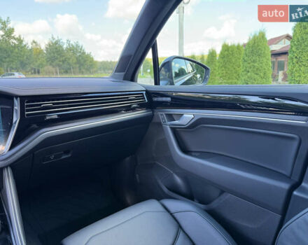 Чорний Фольксваген Туарег, об'ємом двигуна 2.97 л та пробігом 1 тис. км за 75000 $, фото 48 на Automoto.ua