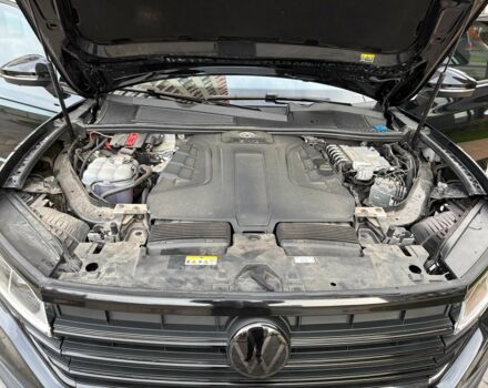 Чорний Фольксваген Туарег, об'ємом двигуна 3 л та пробігом 16 тис. км за 65999 $, фото 23 на Automoto.ua