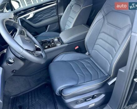 Черный Фольксваген Туарег, объемом двигателя 2.97 л и пробегом 4 тыс. км за 92900 $, фото 48 на Automoto.ua