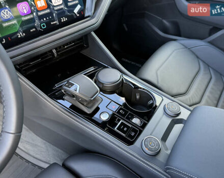 Чорний Фольксваген Туарег, об'ємом двигуна 2.97 л та пробігом 1 тис. км за 75000 $, фото 21 на Automoto.ua