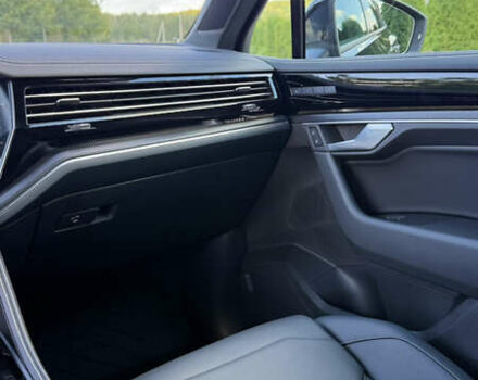 Чорний Фольксваген Туарег, об'ємом двигуна 2.97 л та пробігом 1 тис. км за 75000 $, фото 49 на Automoto.ua