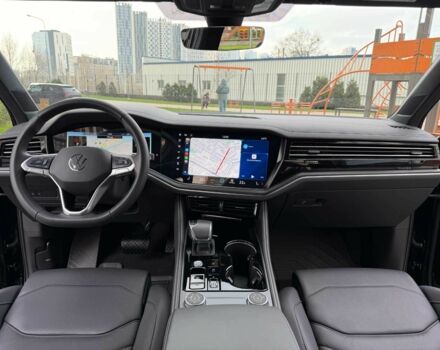 Чорний Фольксваген Туарег, об'ємом двигуна 3 л та пробігом 16 тис. км за 65999 $, фото 19 на Automoto.ua