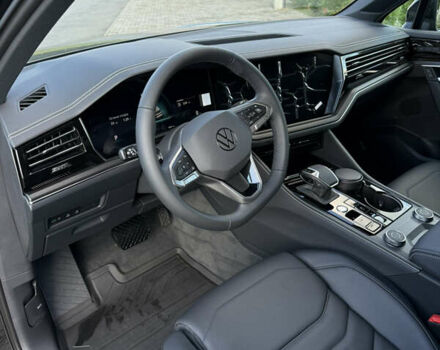 Чорний Фольксваген Туарег, об'ємом двигуна 2.97 л та пробігом 1 тис. км за 75000 $, фото 24 на Automoto.ua