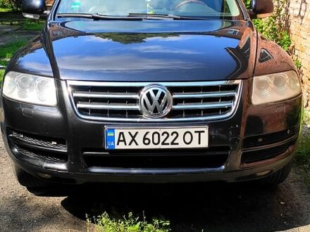 Черный Фольксваген Туарег, объемом двигателя 3.2 л и пробегом 430 тыс. км за 9500 $, фото 1 на Automoto.ua