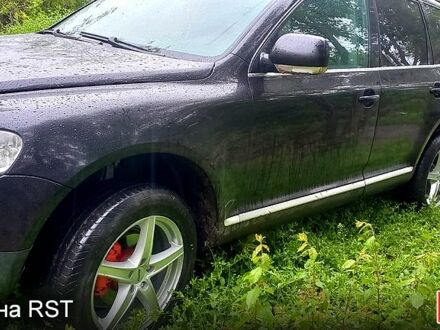 Черный Фольксваген Туарег, объемом двигателя 2.5 л и пробегом 310 тыс. км за 7500 $, фото 1 на Automoto.ua