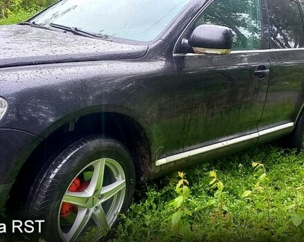 Черный Фольксваген Туарег, объемом двигателя 2.5 л и пробегом 310 тыс. км за 7500 $, фото 1 на Automoto.ua