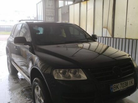 Черный Фольксваген Туарег, объемом двигателя 2.5 л и пробегом 320 тыс. км за 4850 $, фото 1 на Automoto.ua