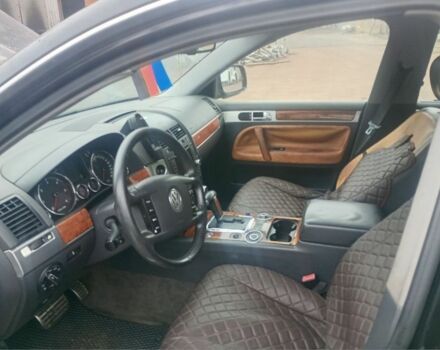 Черный Фольксваген Туарег, объемом двигателя 5 л и пробегом 313 тыс. км за 3500 $, фото 1 на Automoto.ua