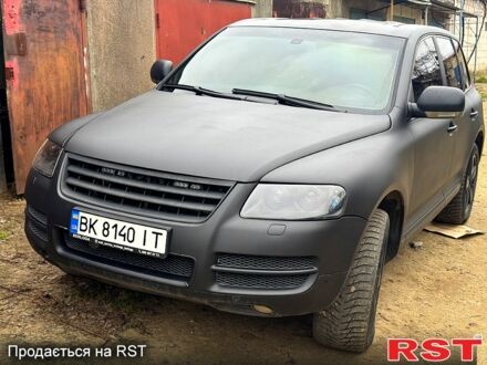 Чорний Фольксваген Туарег, об'ємом двигуна 4.9 л та пробігом 169 тис. км за 6000 $, фото 1 на Automoto.ua