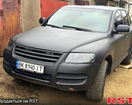 Чорний Фольксваген Туарег, об'ємом двигуна 4.9 л та пробігом 169 тис. км за 6000 $, фото 1 на Automoto.ua