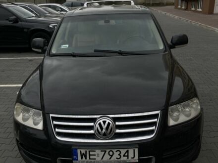 Черный Фольксваген Туарег, объемом двигателя 5 л и пробегом 225 тыс. км за 4099 $, фото 1 на Automoto.ua