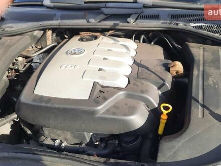 Черный Фольксваген Туарег, объемом двигателя 2.46 л и пробегом 245 тыс. км за 8500 $, фото 1 на Automoto.ua