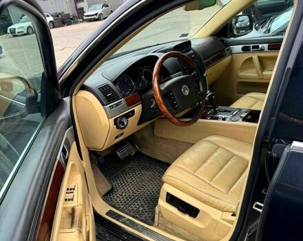 Черный Фольксваген Туарег, объемом двигателя 5 л и пробегом 110 тыс. км за 5000 $, фото 1 на Automoto.ua