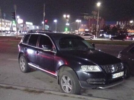 Чорний Фольксваген Туарег, об'ємом двигуна 2.46 л та пробігом 352 тис. км за 7500 $, фото 1 на Automoto.ua