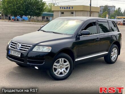 Черный Фольксваген Туарег, объемом двигателя 3.2 л и пробегом 243 тыс. км за 8500 $, фото 1 на Automoto.ua