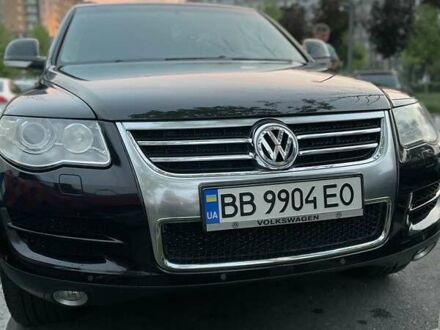 Черный Фольксваген Туарег, объемом двигателя 3 л и пробегом 200 тыс. км за 13800 $, фото 1 на Automoto.ua