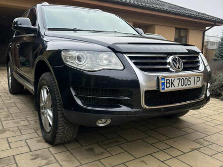Чорний Фольксваген Туарег, об'ємом двигуна 3 л та пробігом 228 тис. км за 11900 $, фото 1 на Automoto.ua