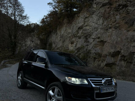 Черный Фольксваген Туарег, объемом двигателя 3 л и пробегом 185 тыс. км за 14500 $, фото 1 на Automoto.ua