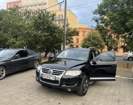 Чорний Фольксваген Туарег, об'ємом двигуна 2.5 л та пробігом 245 тис. км за 8000 $, фото 1 на Automoto.ua
