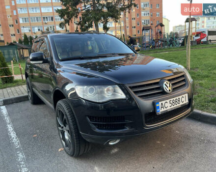 Черный Фольксваген Туарег, объемом двигателя 2.46 л и пробегом 258 тыс. км за 9500 $, фото 1 на Automoto.ua