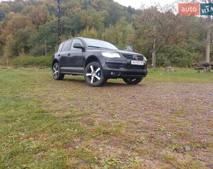 Черный Фольксваген Туарег, объемом двигателя 4.92 л и пробегом 295 тыс. км за 10500 $, фото 1 на Automoto.ua