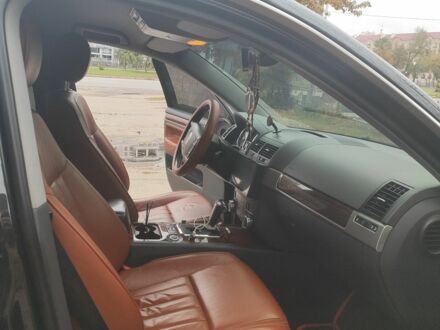 Черный Фольксваген Туарег, объемом двигателя 3 л и пробегом 300 тыс. км за 11293 $, фото 1 на Automoto.ua