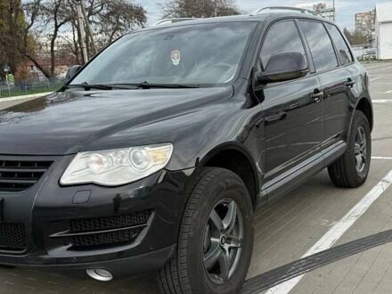 Черный Фольксваген Туарег, объемом двигателя 2.97 л и пробегом 263 тыс. км за 12500 $, фото 1 на Automoto.ua