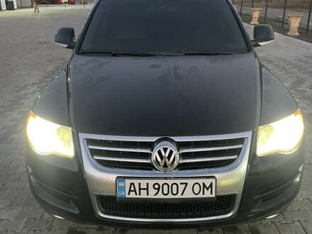 Черный Фольксваген Туарег, объемом двигателя 2.97 л и пробегом 279 тыс. км за 11000 $, фото 1 на Automoto.ua