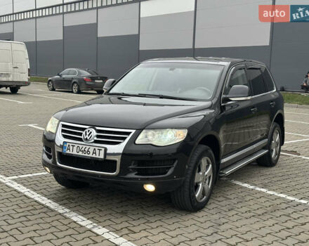 Черный Фольксваген Туарег, объемом двигателя 3 л и пробегом 270 тыс. км за 10500 $, фото 1 на Automoto.ua