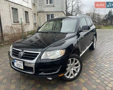 Черный Фольксваген Туарег, объемом двигателя 2.97 л и пробегом 348 тыс. км за 12500 $, фото 1 на Automoto.ua