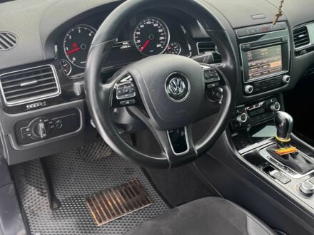 Черный Фольксваген Туарег, объемом двигателя 3 л и пробегом 178 тыс. км за 30500 $, фото 1 на Automoto.ua