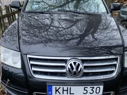 Черный Фольксваген Туарег, объемом двигателя 4.9 л и пробегом 230 тыс. км за 5450 $, фото 1 на Automoto.ua