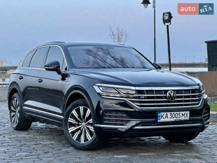 Черный Фольксваген Туарег, объемом двигателя 3 л и пробегом 229 тыс. км за 39999 $, фото 1 на Automoto.ua