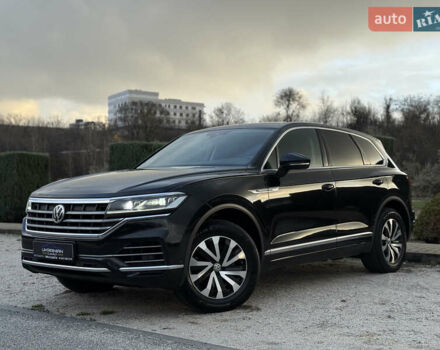 Черный Фольксваген Туарег, объемом двигателя 2.97 л и пробегом 280 тыс. км за 37900 $, фото 1 на Automoto.ua