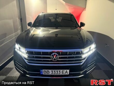 Черный Фольксваген Туарег, объемом двигателя 3 л и пробегом 226 тыс. км за 38500 $, фото 1 на Automoto.ua