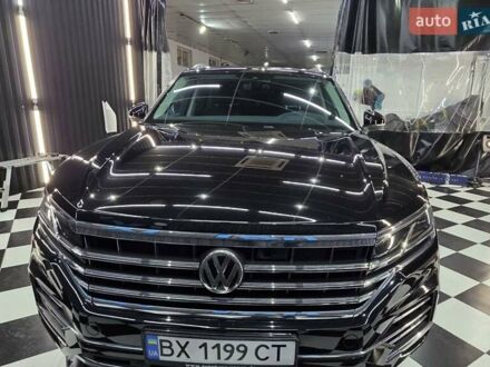 Черный Фольксваген Туарег, объемом двигателя 2.97 л и пробегом 180 тыс. км за 48500 $, фото 1 на Automoto.ua