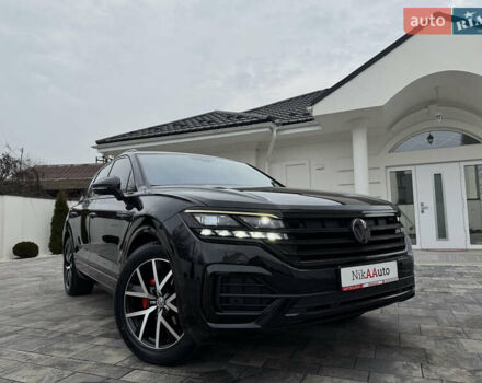 Чорний Фольксваген Туарег, об'ємом двигуна 3 л та пробігом 105 тис. км за 57888 $, фото 1 на Automoto.ua