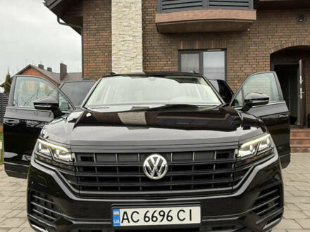 Черный Фольксваген Туарег, объемом двигателя 2.97 л и пробегом 135 тыс. км за 45500 $, фото 1 на Automoto.ua