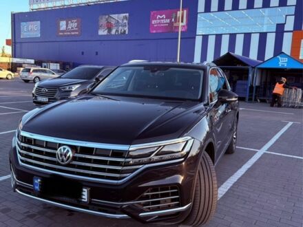 Черный Фольксваген Туарег, объемом двигателя 3 л и пробегом 147 тыс. км за 47000 $, фото 1 на Automoto.ua