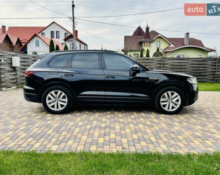 Черный Фольксваген Туарег, объемом двигателя 3 л и пробегом 195 тыс. км за 33700 $, фото 1 на Automoto.ua