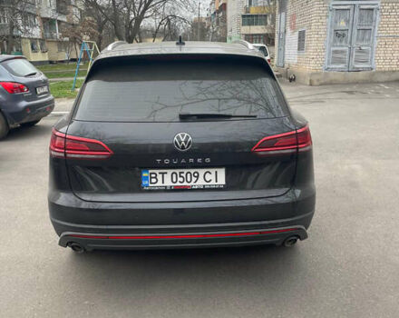 Черный Фольксваген Туарег, объемом двигателя 2.97 л и пробегом 208 тыс. км за 42000 $, фото 1 на Automoto.ua
