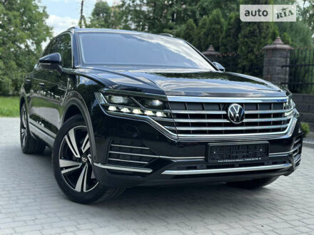 Фольксваген Туарег 2020 у Рівному на Automoto.ua Чорний Фольксваген Туарег, об'ємом двигуна 3 л та пробігом 54 тис. км за 69999 $, фото 1 на Automoto.ua