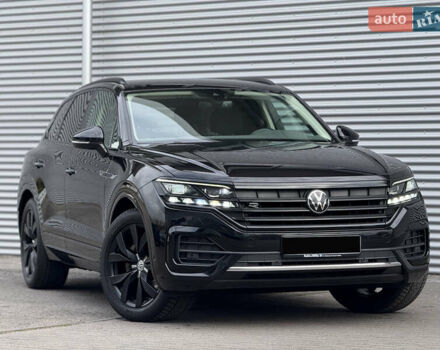 Черный Фольксваген Туарег, объемом двигателя 3 л и пробегом 140 тыс. км за 57999 $, фото 1 на Automoto.ua
