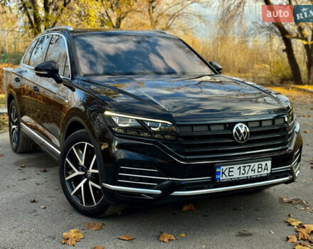Черный Фольксваген Туарег, объемом двигателя 2.97 л и пробегом 108 тыс. км за 58500 $, фото 1 на Automoto.ua