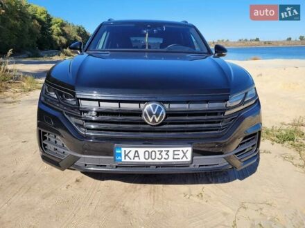 Фольксваген Туарег 2022 у Черкасах на Automoto.ua Чорний Фольксваген Туарег, об'ємом двигуна 3 л та пробігом 120 тис. км за 59900 $, фото 1 на Automoto.ua