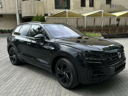 Фольксваген Туарег 2022 у Дніпро (Дніпропетровську) на Automoto.ua Чорний Фольксваген Туарег, об'ємом двигуна 3 л та пробігом 106 тис. км за 53950 $, фото 1 на Automoto.ua