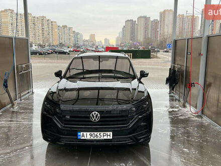 Черный Фольксваген Туарег, объемом двигателя 2.97 л и пробегом 83 тыс. км за 71000 $, фото 1 на Automoto.ua