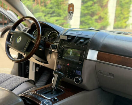 Коричневий Фольксваген Туарег, об'ємом двигуна 4.2 л та пробігом 210 тис. км за 8800 $, фото 13 на Automoto.ua